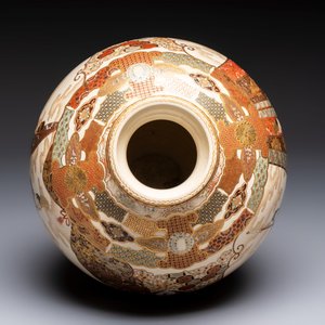 A Japanese Satsuma baluster vase with narrative design — photo 6