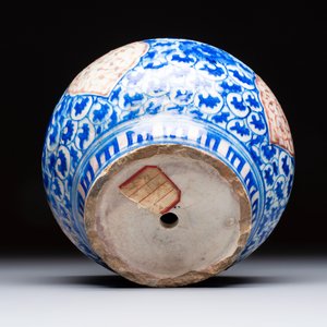 A Safavid blue, white and red pottery hookah base or kendi — foto 7