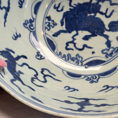 A blue and white Chinese 'Qilin and Flying Horses' bowl — photo 2