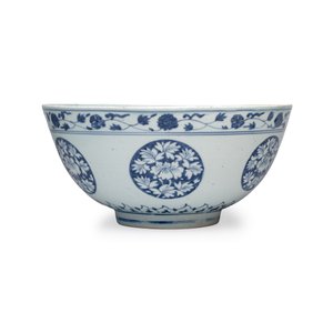 A blue and white Chinese 'Qilin and Flying Horses' bowl — photo 2