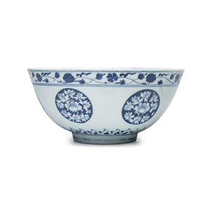 A blue and white Chinese 'Qilin and Flying Horses' bowl — photo 3