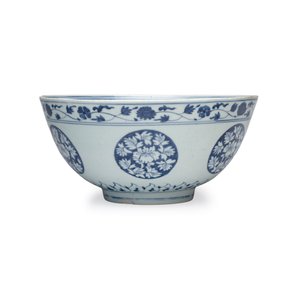 A blue and white Chinese 'Qilin and Flying Horses' bowl — photo 4