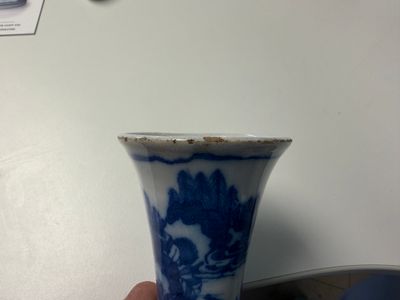 A blue and white Dutch Delft chinoiserie bottle vase — 照片 1