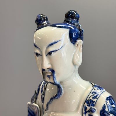 A fine Chinese blue and white figure of the immortal Zhongli Quan — 照片 2