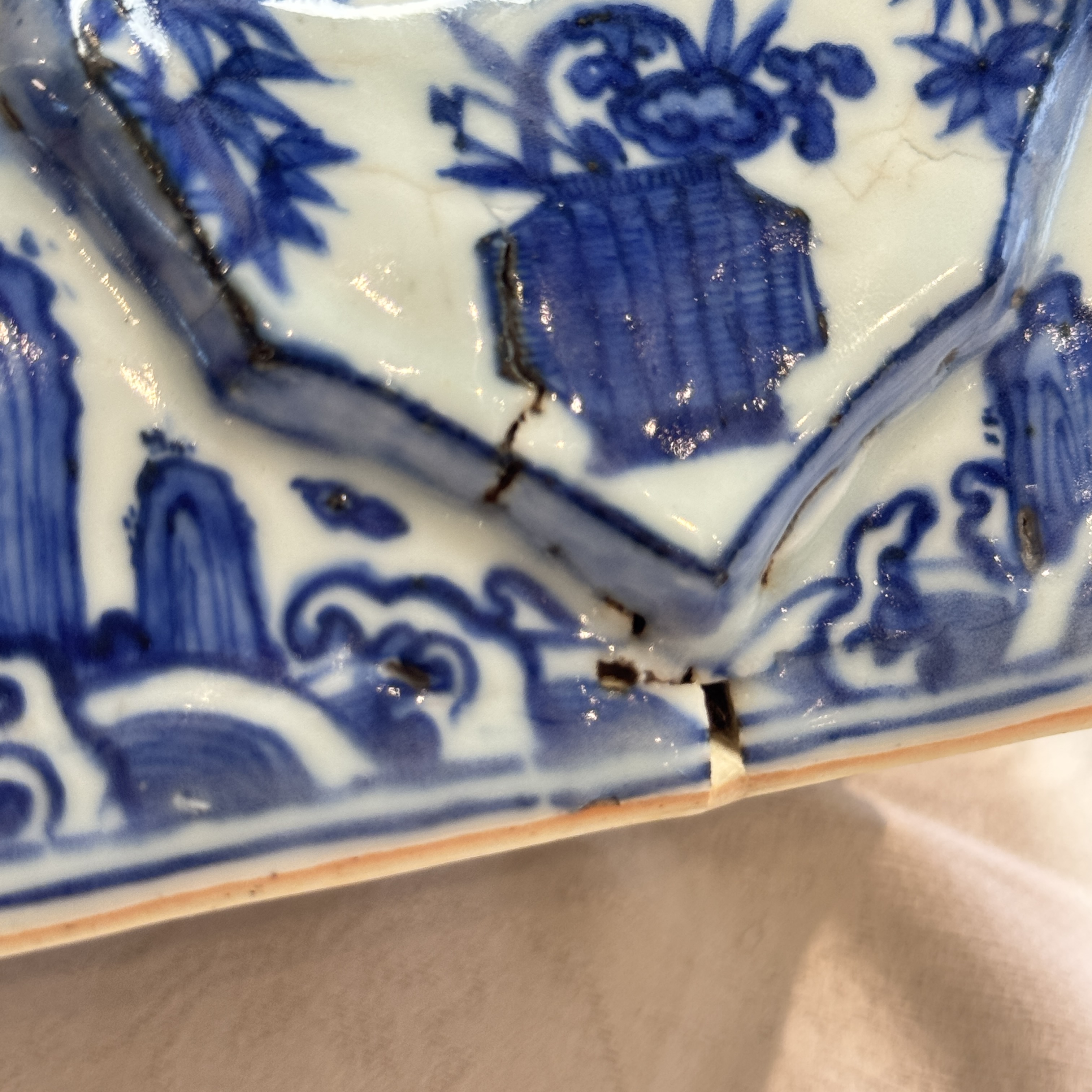 A fine Chinese blue and white figure of the immortal Zhongli Quan — 照片 29