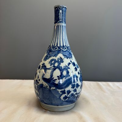 A fine Chinese blue and white pear-shaped 'Phoenix' vase — 照片 1