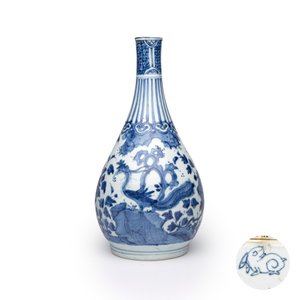 A fine Chinese blue and white pear-shaped 'Phoenix' vase — 照片 1