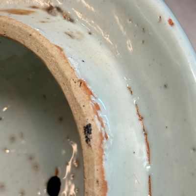 A fine Chinese blue and white vase and cover with narrative design — foto 35