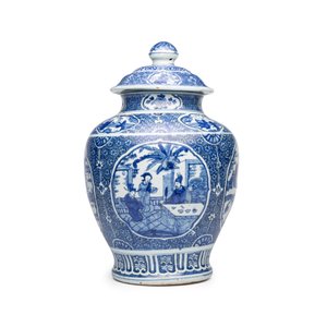 A fine Chinese blue and white vase and cover with narrative design — foto 2