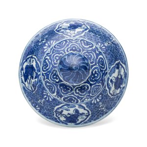 A fine Chinese blue and white vase and cover with narrative design — foto 6