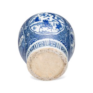 A fine Chinese blue and white vase and cover with narrative design — foto 9