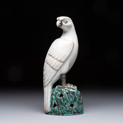 A fine Chinese polychrome-glazed model of a hawk, 19/20th C.