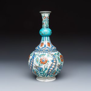 A fine Samson Iznik-style bottle vase with saz leaves — photo 1