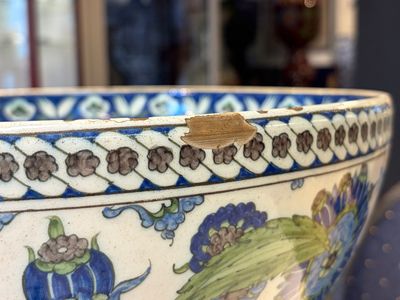 A large Cantagalli Iznik-style footed bowl — photo 5