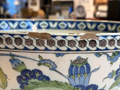 A large Cantagalli Iznik-style footed bowl — photo 6