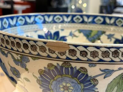 A large Cantagalli Iznik-style footed bowl — photo 7