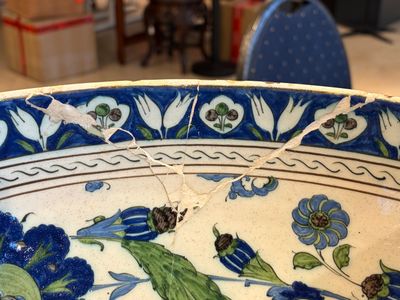 A large Cantagalli Iznik-style footed bowl — photo 8