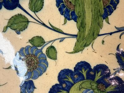A large Cantagalli Iznik-style footed bowl — photo 10