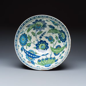 A large Cantagalli Iznik-style footed bowl — photo 6