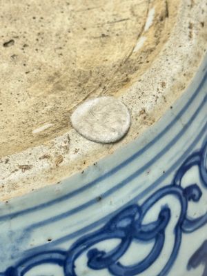 A large Chinese blue and white jar with Buddhist symbols, shells and insects — 照片 22