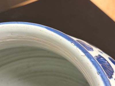 A large Chinese blue and white jar with Buddhist symbols, shells and insects — 照片 25