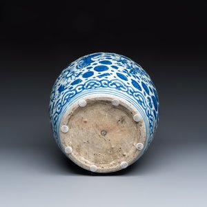 A large Chinese blue and white jar with Buddhist symbols, shells and insects — 照片 7