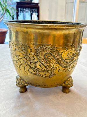 A large Chinese bronze 'Dragon' tripod censer, 19th C. — photo 1