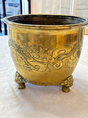 A large Chinese bronze 'Dragon' tripod censer, 19th C. — photo 2