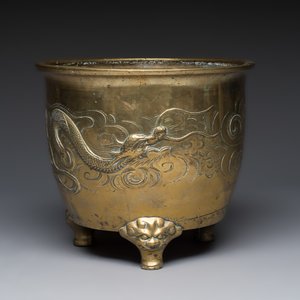 A large Chinese bronze 'Dragon' tripod censer, 19th C. — photo 1