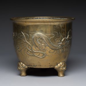 A large Chinese bronze 'Dragon' tripod censer, 19th C. — photo 6