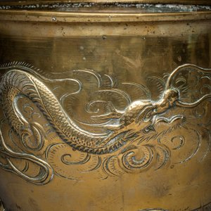 A large Chinese bronze 'Dragon' tripod censer, 19th C. — photo 7