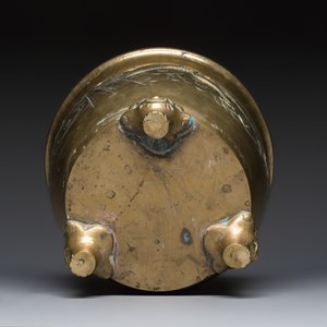 A large Chinese bronze 'Dragon' tripod censer, 19th C. — photo 9