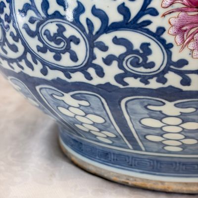 A large Chinese famille rose 'Hu' vase with birds and butterflies — photo 9