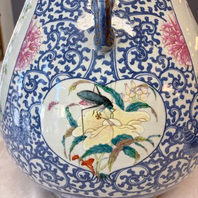 A large Chinese famille rose 'Hu' vase with birds and butterflies — photo 13