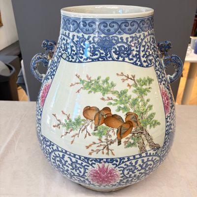 A large Chinese famille rose 'Hu' vase with birds and butterflies — photo 1