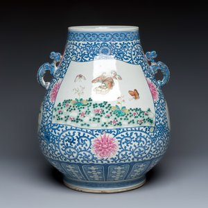 A large Chinese famille rose 'Hu' vase with birds and butterflies — photo 1
