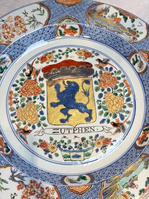 A large Chinese famille verte armorial 'Provinces' dish with the arms of Zutphen — photo 2