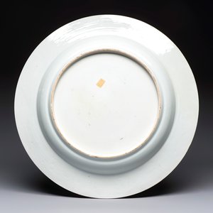 A large Chinese famille verte armorial 'Provinces' dish with the arms of Zutphen — photo 2