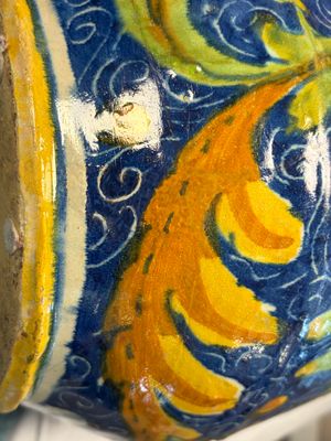 A large polychrome Italian maiolica albarello inscribed 'Mostarda Fina' — photo 3