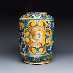 A large polychrome Italian maiolica albarello with portrait medallions — photo 1
