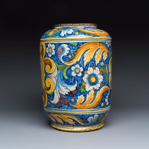 A large polychrome Italian maiolica albarello with portrait medallions — photo 2