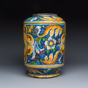 A large polychrome Italian maiolica albarello with portrait medallions — photo 4
