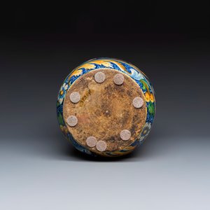 A large polychrome Italian maiolica albarello with portrait medallions — photo 6