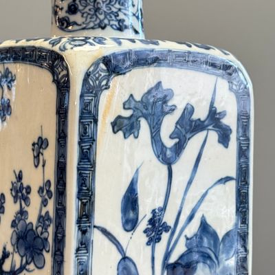 A pair of Chinese blue and white 'Blossoming Flower Branches' square flasks and covers — 照片 11