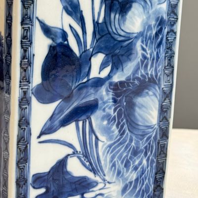 A pair of Chinese blue and white 'Blossoming Flower Branches' square flasks and covers — 照片 12