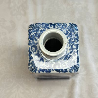 A pair of Chinese blue and white 'Blossoming Flower Branches' square flasks and covers — 照片 14