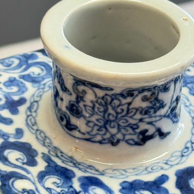 A pair of Chinese blue and white 'Blossoming Flower Branches' square flasks and covers — 照片 16