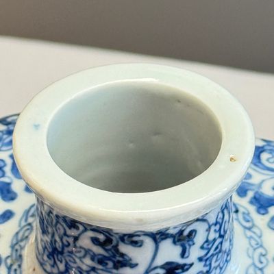 A pair of Chinese blue and white 'Blossoming Flower Branches' square flasks and covers — 照片 17