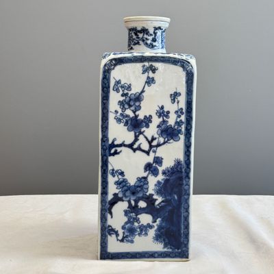 A pair of Chinese blue and white 'Blossoming Flower Branches' square flasks and covers — 照片 2