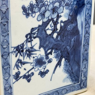 A pair of Chinese blue and white 'Blossoming Flower Branches' square flasks and covers — 照片 37
